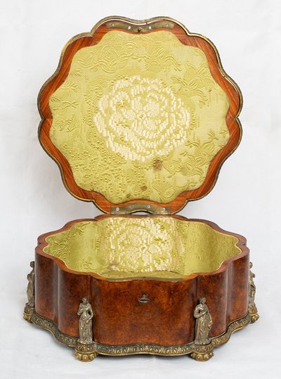 Coffret à bijoux ancien, France, XIXe siècle.