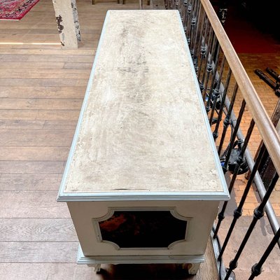 Commode Avec Vitrail