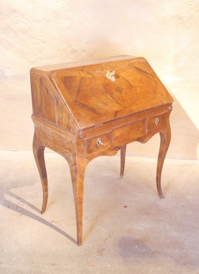 Kleiner Damenschreibtisch