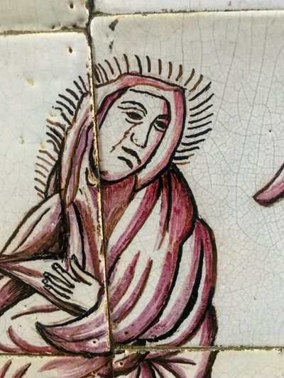 Panneau de Crucifixion en faïence de Delft au manganèse – XVIIIe siècle