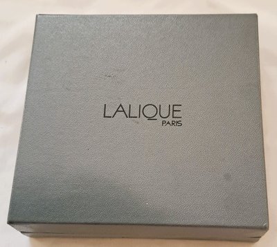 Cofanetto da donna con flacone di profumo Lalique, modello a due fiori