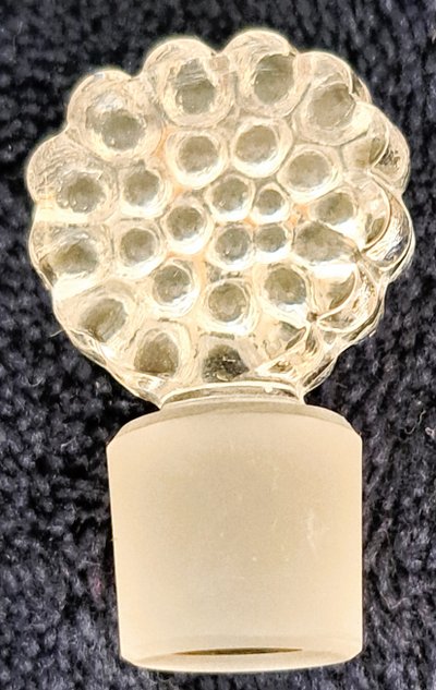 Cofanetto da donna con flacone di profumo Lalique, modello a due fiori