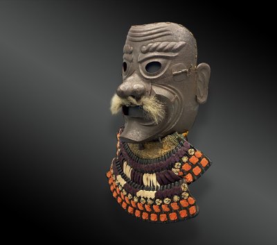 MASCHERA da armatura SAMURAI a pieno facciale chiamata Menpō del tipo Sômen Firmata Narishige Giappone, periodo Edo 