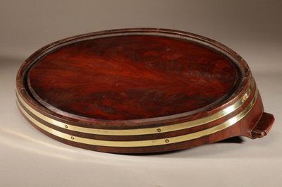  Plateau ovale original en acajou et laiton.