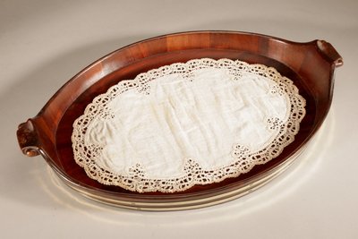  Plateau ovale original en acajou et laiton.