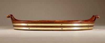  Plateau ovale original en acajou et laiton.