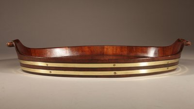  Plateau ovale original en acajou et laiton.