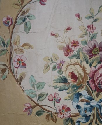 Carton de tapisserie: médaillon fleuri avec ruban