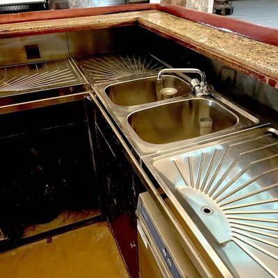 Mobile bar in mogano massello con finiture in ottone e marmo