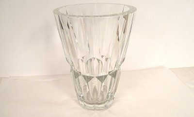 Saint-Louis Vase aus geschliffenem Kristallglas, Frankreich, Modell Camaret, 20. Jahrhundert