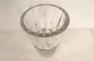 Saint-Louis Vase aus geschliffenem Kristallglas, Frankreich, Modell Camaret, 20. Jahrhundert