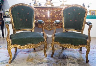 Une Suite De Salon En Bois Sculpté Et Doré, Fin XIXème Siècle 