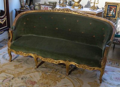 Une Suite De Salon En Bois Sculpté Et Doré, Fin XIXème Siècle 