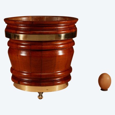 A very decorative Dutch planter/planter in mahogany/walnut.