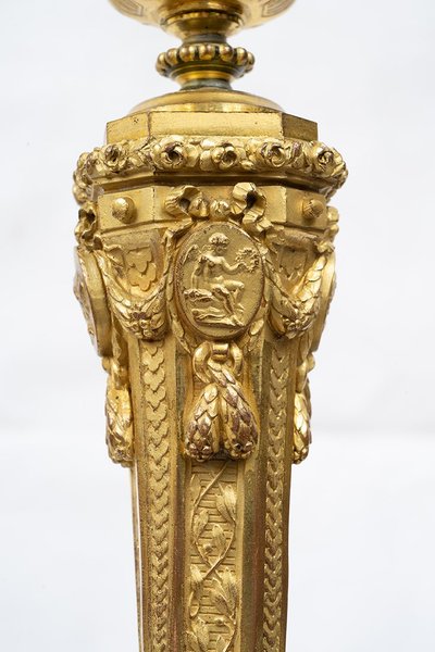 Paire de bougeoirs anciens en bronze doré. France XIXe siècle
