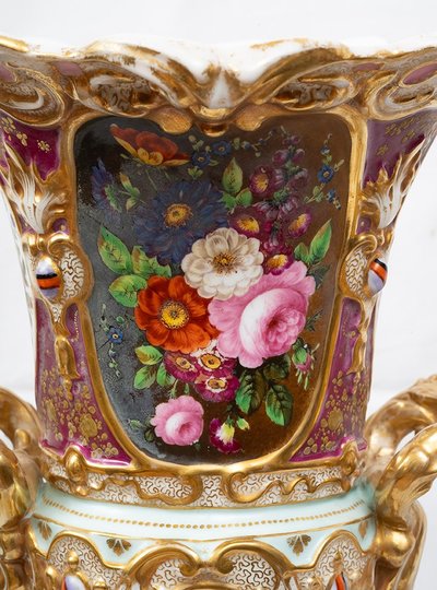 Paire de vases anciens en porcelaine, XIXe siècle, France