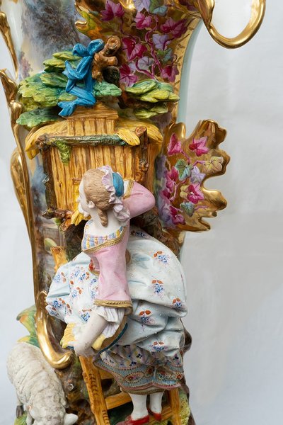 Paire de Vases ancienne en porcelaine Naples (Capodimonte) XIXe siècle.