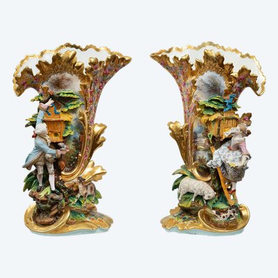 Paire de Vases ancienne en porcelaine Naples (Capodimonte) XIXe siècle.