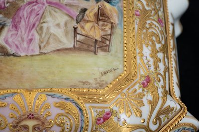 Coffret à bijoux ancien en porcelaine, XIXe siècle.