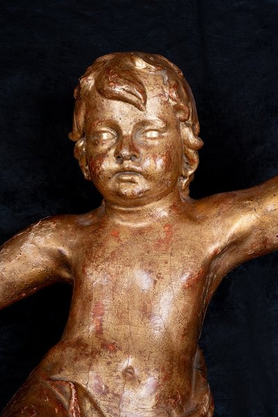 Paire d'angelots anciens mono-tronc en bois doré. Florence, fin du XVIIe siècle.