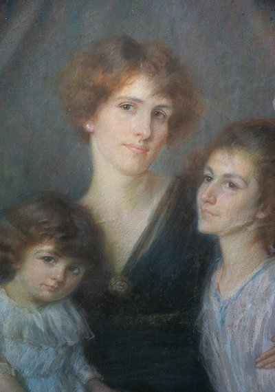Pastel ancien avec cadre en bois sculpté représentant un portrait de famille. Rome, début du 20siècl