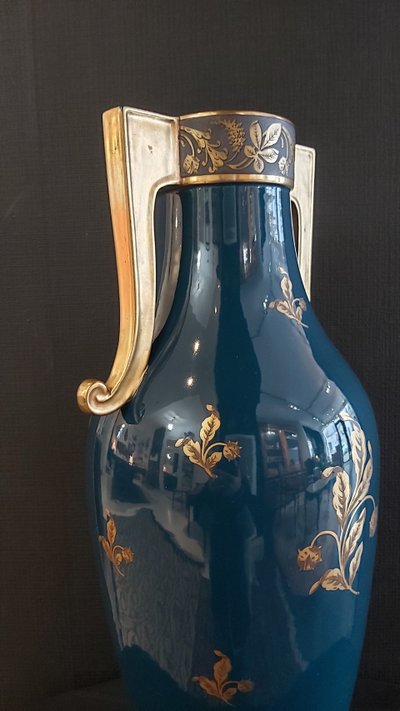 Large Jaget-Pinon porcelain vase from Tours