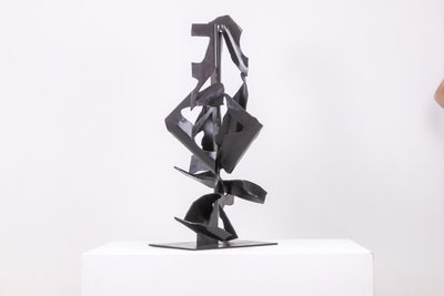 Jean Campa. Scultura verticale in metallo patinato. Anni '80. LS62151309P