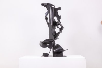 Jean Campa. Scultura verticale in metallo patinato. Anni '80. LS62151309P
