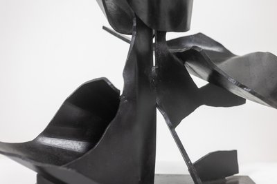 Jean Campa. Scultura verticale in metallo patinato. Anni '80. LS62151309P