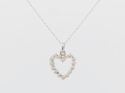 Ciondolo a forma di cuore in oro bianco e diamanti