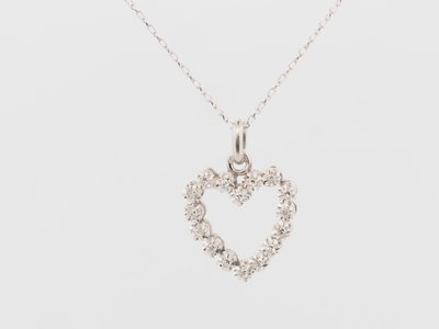 Ciondolo a forma di cuore in oro bianco e diamanti