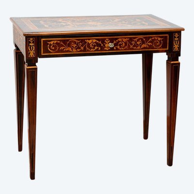 Bureau Louis XVI en bois exotiques Lombardie XVIIIe siècle.