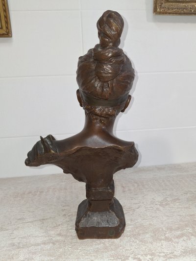 Busto femminile monumentale in bronzo FRIME antica