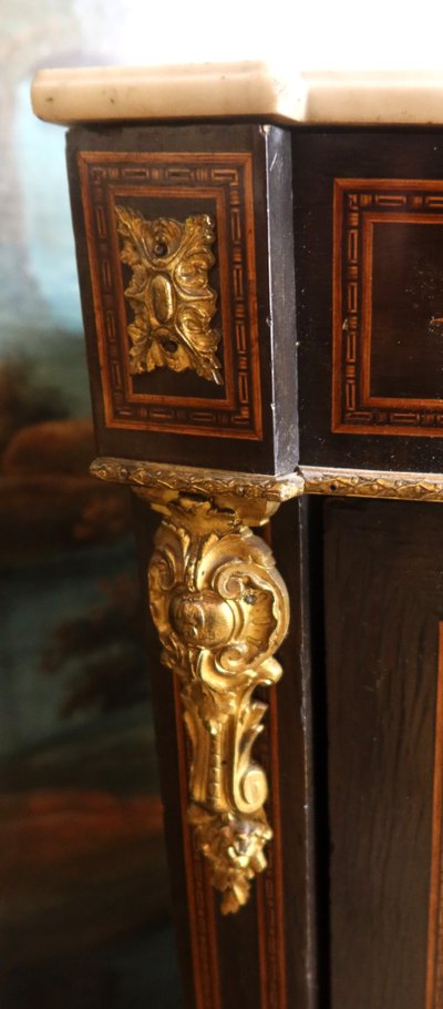 Paire d'encoignures marquetées XIXème siècle