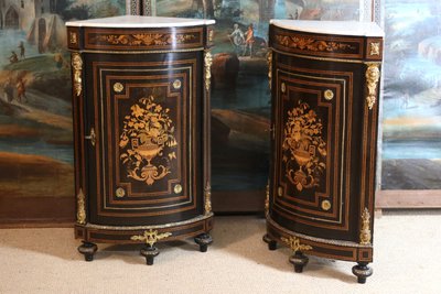Paire d'encoignures marquetées XIXème siècle