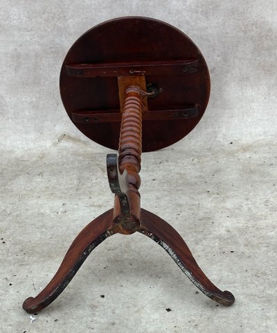 Guéridon tripode