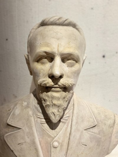 Busto di un notabile" calco in gesso scolpito, XX secolo
