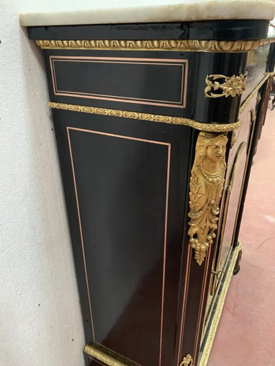 Credenza intarsiata in legno e ottone in stile Napoleone III, XIX secolo
