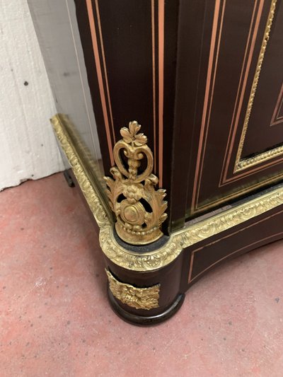 Credenza intarsiata in legno e ottone in stile Napoleone III, XIX secolo