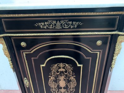 Credenza intarsiata in legno e ottone in stile Napoleone III, XIX secolo