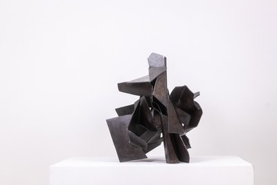 Ich bin Campa. Skulptur aus geschnittenem, patiniertem Eisen. 1980er Jahre.