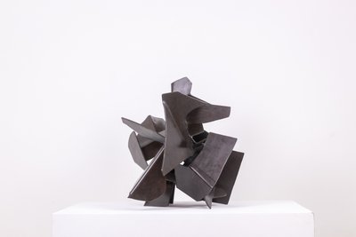 Ich bin Campa. Skulptur aus geschnittenem, patiniertem Eisen. 1980er Jahre.