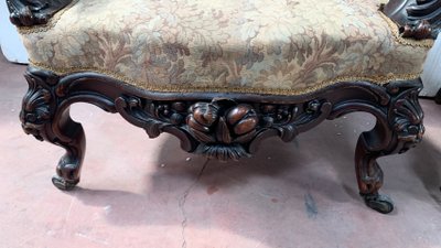 Paire de fauteuils a médaillons en bois sculpté XIX siècle