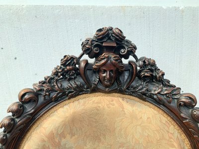 Paire de fauteuils a médaillons en bois sculpté XIX siècle