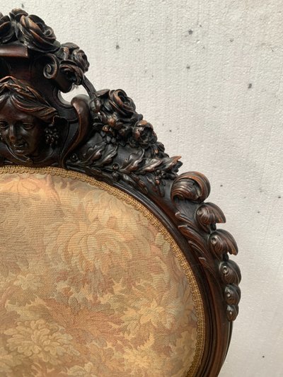Paire de fauteuils a médaillons en bois sculpté XIX siècle