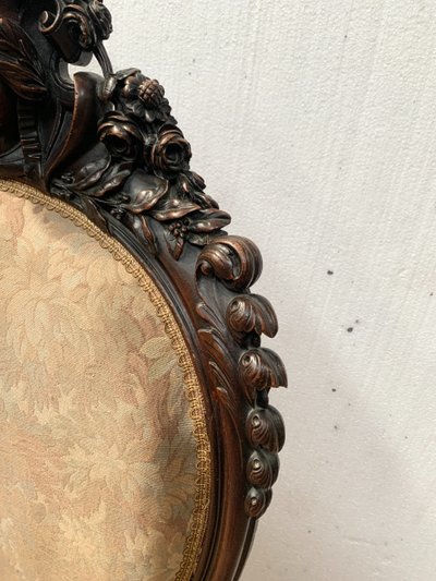 Paire de fauteuils a médaillons en bois sculpté XIX siècle