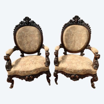 Paire de fauteuils a médaillons en bois sculpté XIX siècle