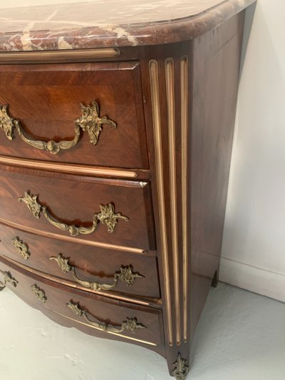 Commode de style en palissandre et acajou XX siècle