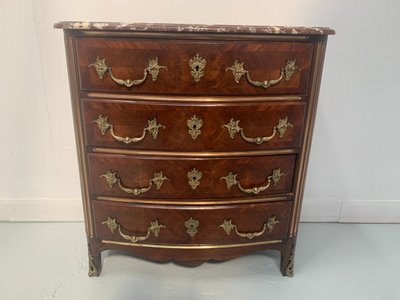 Commode de style en palissandre et acajou XX siècle