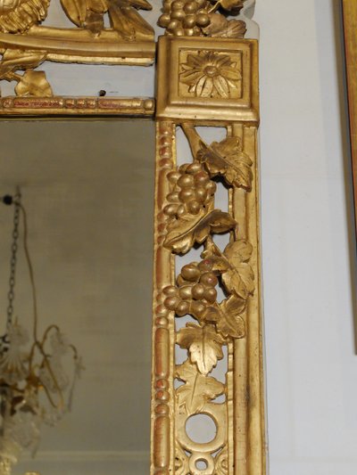 Specchio Luigi XVI con attributi di caccia